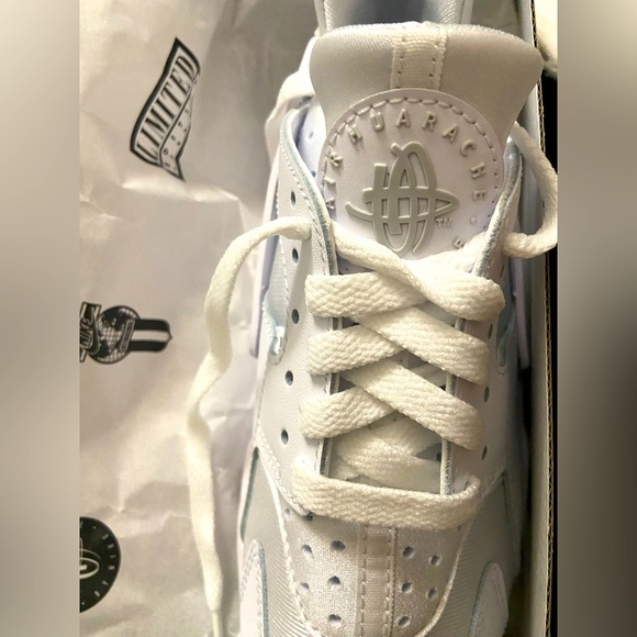 NIB 👟✨Nike Air Huarache Sneaker Run Triple White Pure Platinum Size 6.5 Retro - Picture 6 of 9